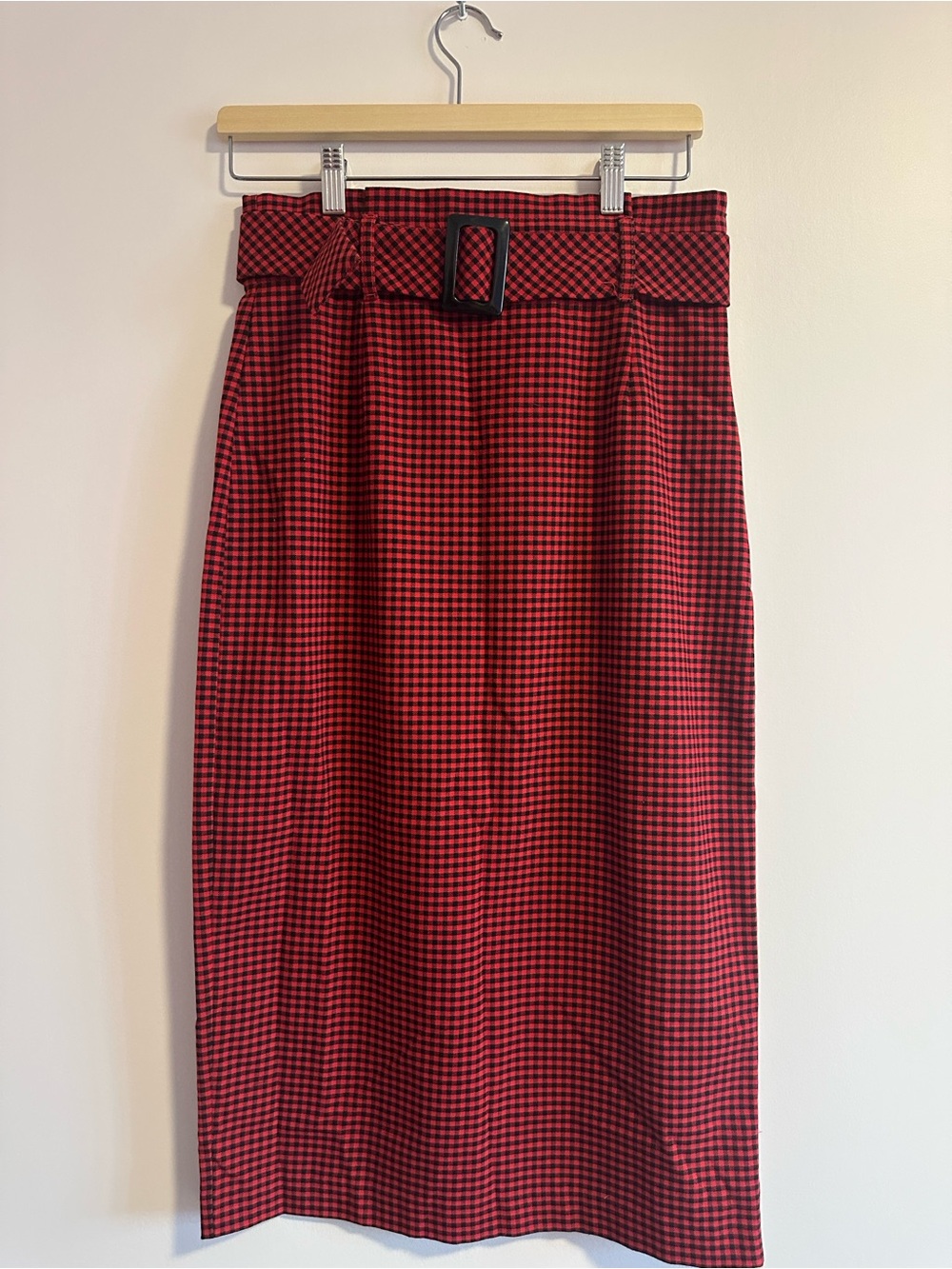 Zara High-Waist Red and Black Gingham Pencil Skirt with Belt - médium